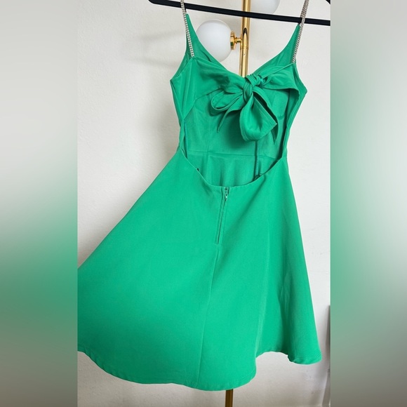 City Vibe Green Spaghetti Strap Dress - Picture 4 of 8